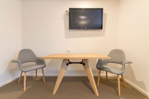 Mick O\'Sheas - Accommodation Perth 8