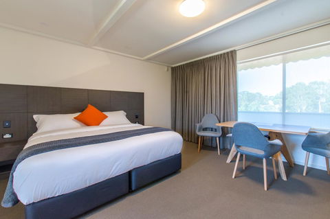 Mick O\'Sheas - Accommodation Perth 16