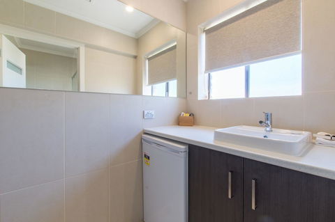 Mick O\'Sheas - Accommodation Perth 26