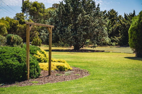 Mick O\'Sheas - Accommodation Perth 34