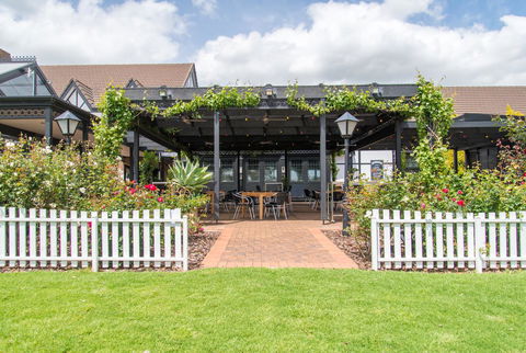 Mick O\'Sheas - Accommodation Perth 39