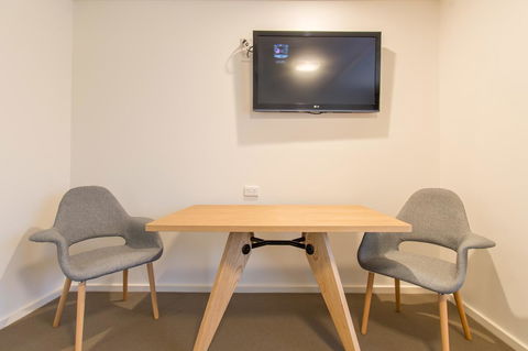 Mick O\'Sheas - Accommodation Perth 13