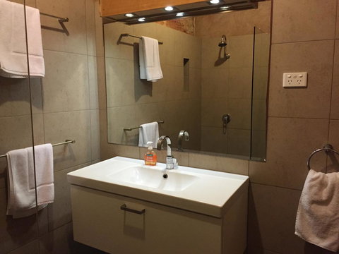 The Lookout Cave Underground Motel - Perth Resorts 30