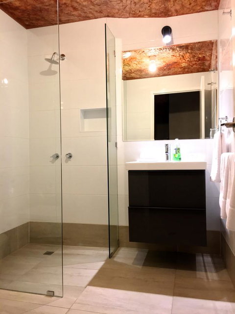 The Lookout Cave Underground Motel - Perth Resorts 11