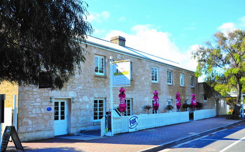 Caledonian Inn - Accommodation Perth 1