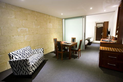 The Commodore - Perth Resorts 12