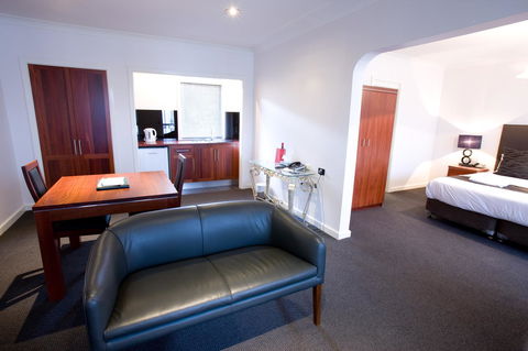The Commodore - Perth Resorts 32