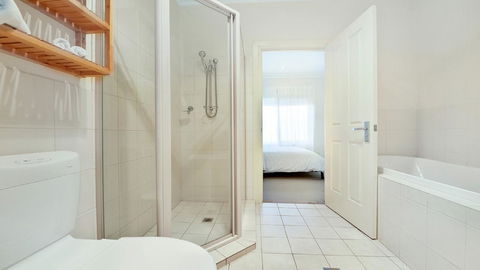 GOUGER 265 - Accommodation Perth 11
