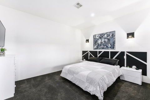 KENNEDY EXECUTIVE TOWNHOUSE - Accommodation Perth 2