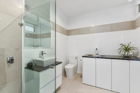 KENNEDY EXECUTIVE TOWNHOUSE - Accommodation Perth 5