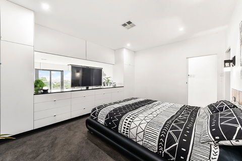 KENNEDY EXECUTIVE TOWNHOUSE - Accommodation Perth 20