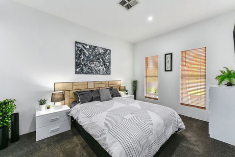 KENNEDY EXECUTIVE TOWNHOUSE - Accommodation Perth 4