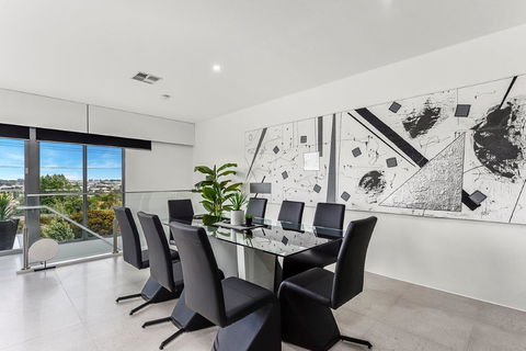 KENNEDY EXECUTIVE TOWNHOUSE - Accommodation Perth 10