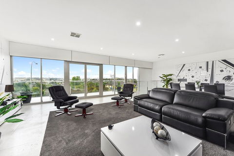 KENNEDY EXECUTIVE TOWNHOUSE - Accommodation Perth 13
