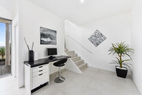 KENNEDY EXECUTIVE TOWNHOUSE - Accommodation Perth 8