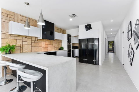 KENNEDY EXECUTIVE TOWNHOUSE - Accommodation Perth 6