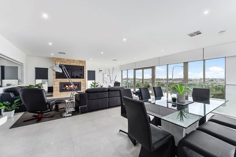 KENNEDY EXECUTIVE TOWNHOUSE - Accommodation Perth 3