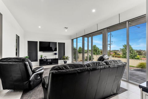 KENNEDY EXECUTIVE TOWNHOUSE - Accommodation Perth 14