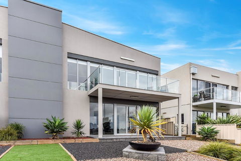 KENNEDY EXECUTIVE TOWNHOUSE - Accommodation Perth 17