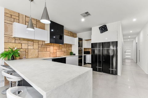 KENNEDY EXECUTIVE TOWNHOUSE - Accommodation Perth 12