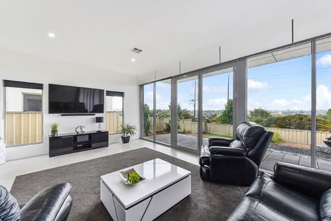 KENNEDY EXECUTIVE TOWNHOUSE - Accommodation Perth 18