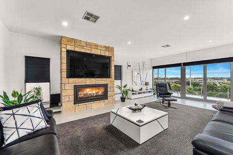 KENNEDY EXECUTIVE TOWNHOUSE - Accommodation Perth 0