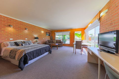 Country Roads Motor Inn Naracoorte - Accommodation Perth 3