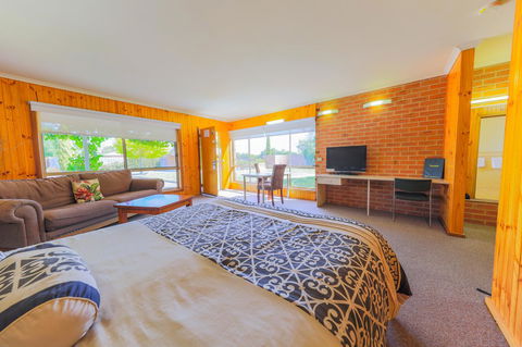 Country Roads Motor Inn Naracoorte - Accommodation Perth 0