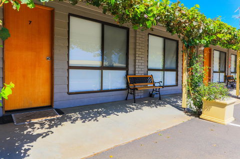 Country Roads Motor Inn Naracoorte - Accommodation Perth 24