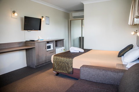 Lilac City Motor Inn & Steakhouse - Perth Resorts 9