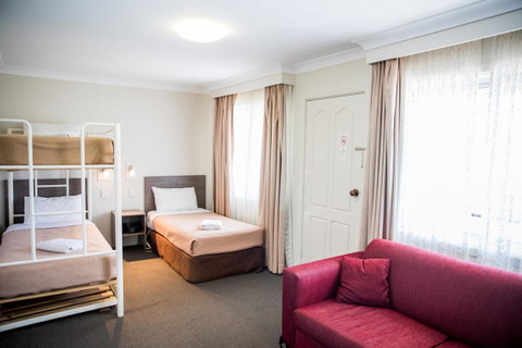 Lilac City Motor Inn & Steakhouse - Perth Resorts 15