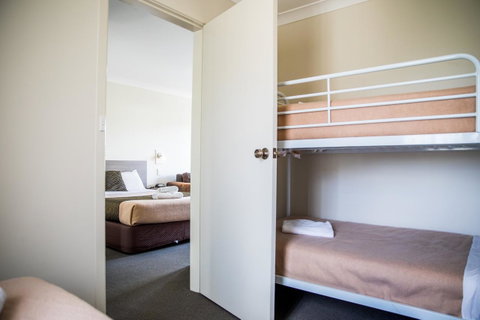 Lilac City Motor Inn & Steakhouse - Perth Resorts 20