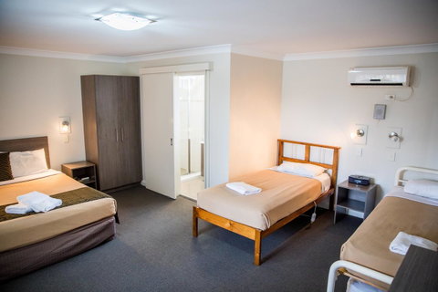 Lilac City Motor Inn & Steakhouse - Perth Resorts 21