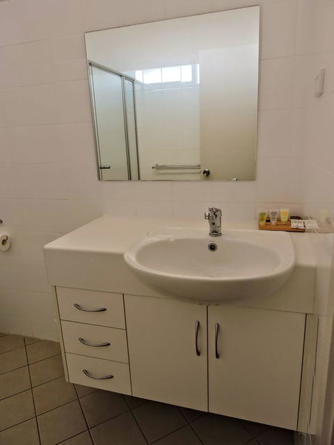 Highway One Motel - Perth Resorts 20