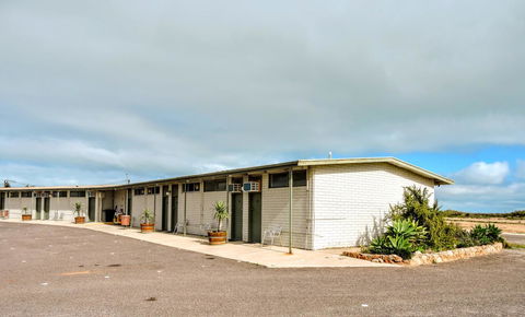 Highway One Motel - Perth Resorts 16