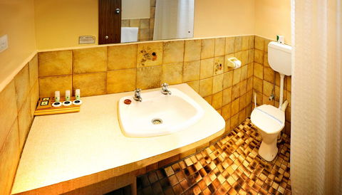 Highway One Motel - Perth Resorts 34