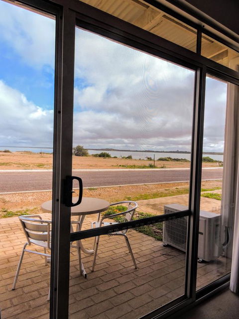 Highway One Motel - Perth Resorts 12
