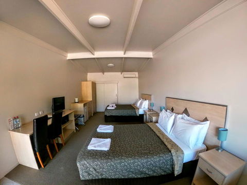 Highway One Motel - Perth Resorts 7
