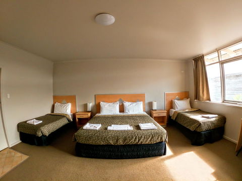 Highway One Motel - Perth Resorts 1
