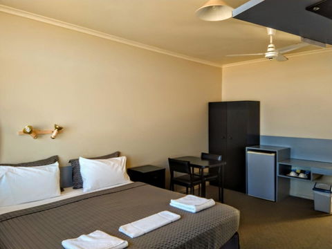 Highway One Motel - Perth Resorts 24