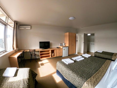 Highway One Motel - Perth Resorts 31