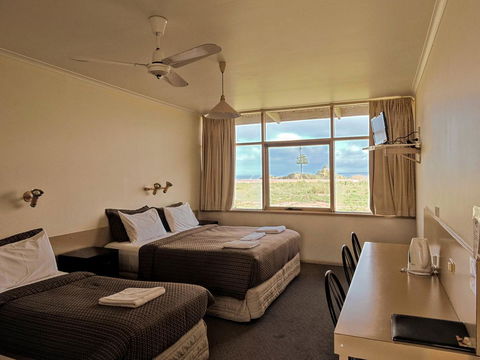 Highway One Motel - Perth Resorts 29