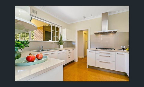 Stunning House With Beautiful Entertainment Area!! - Perth Resorts 9