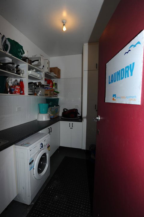 Glenelg Holiday Apartments-Ellis - Perth Resorts 3