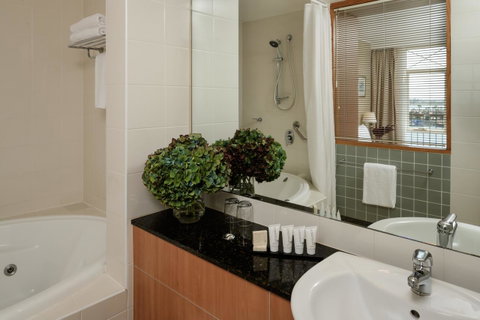 Rydges Newcastle - Accommodation Perth 15