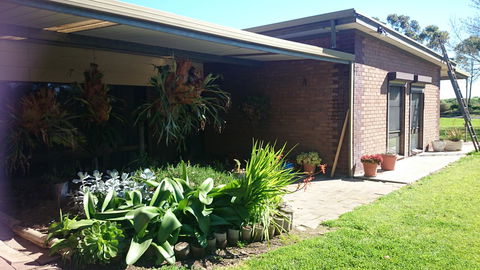 Hilltop Escape - Accommodation Perth 10