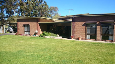 Hilltop Escape - Accommodation Perth 0