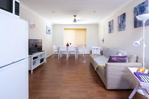 Aurora Holiday Apartment @West Beach - Accommodation Perth 3