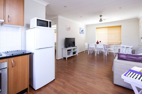 Aurora Holiday Apartment @West Beach - Accommodation Perth 1