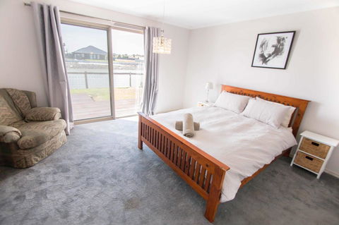 Waterfront On Jefferson, At Wellington Marina, SA - Accommodation Perth 9